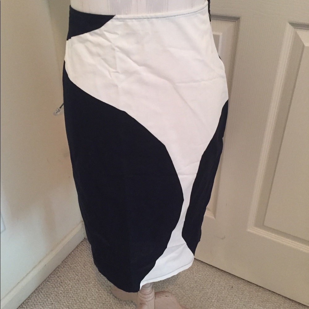 COPY - Marimekko skirt women’s 6 new $260 blk/wh last one!